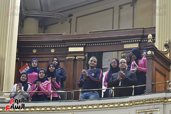 رئيس البرلمان يرحب بطلاب مدارس بولاق الدكرور بالجلسة العامة (5)