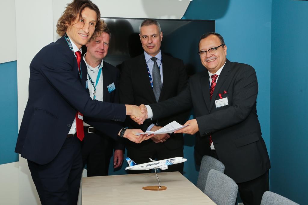 توقيع اتفاقية بين شركتى مصر للطيران للصيانة وإيرباص المصنعة للطائرات  (1)
