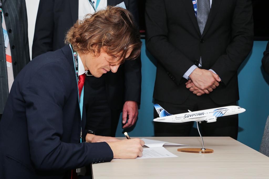توقيع اتفاقية بين شركتى مصر للطيران للصيانة وإيرباص المصنعة للطائرات  (2)