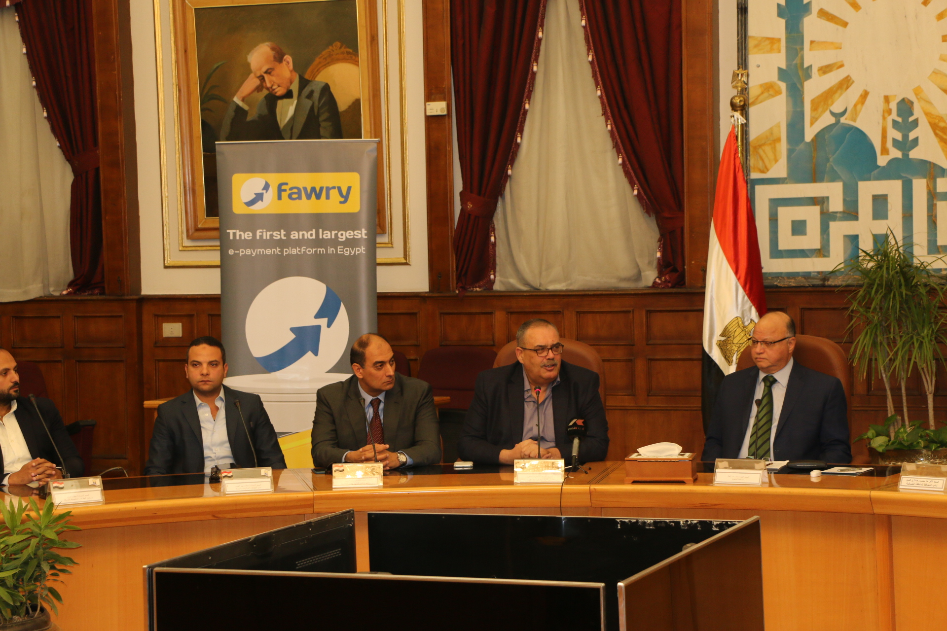 محافظة القاهرة تتعاقد مع شركة دفع الكترونى لتسهيل التحصيل من المواطنين (2)