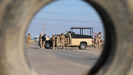 قوات الأمن بالقرب من ميناء خور الزبير بالبصرة