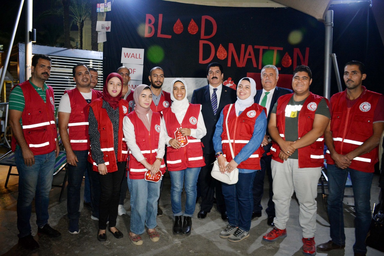 محافظ القليوبية يتفقد حملة التبرع بالدم بالعبور (2)