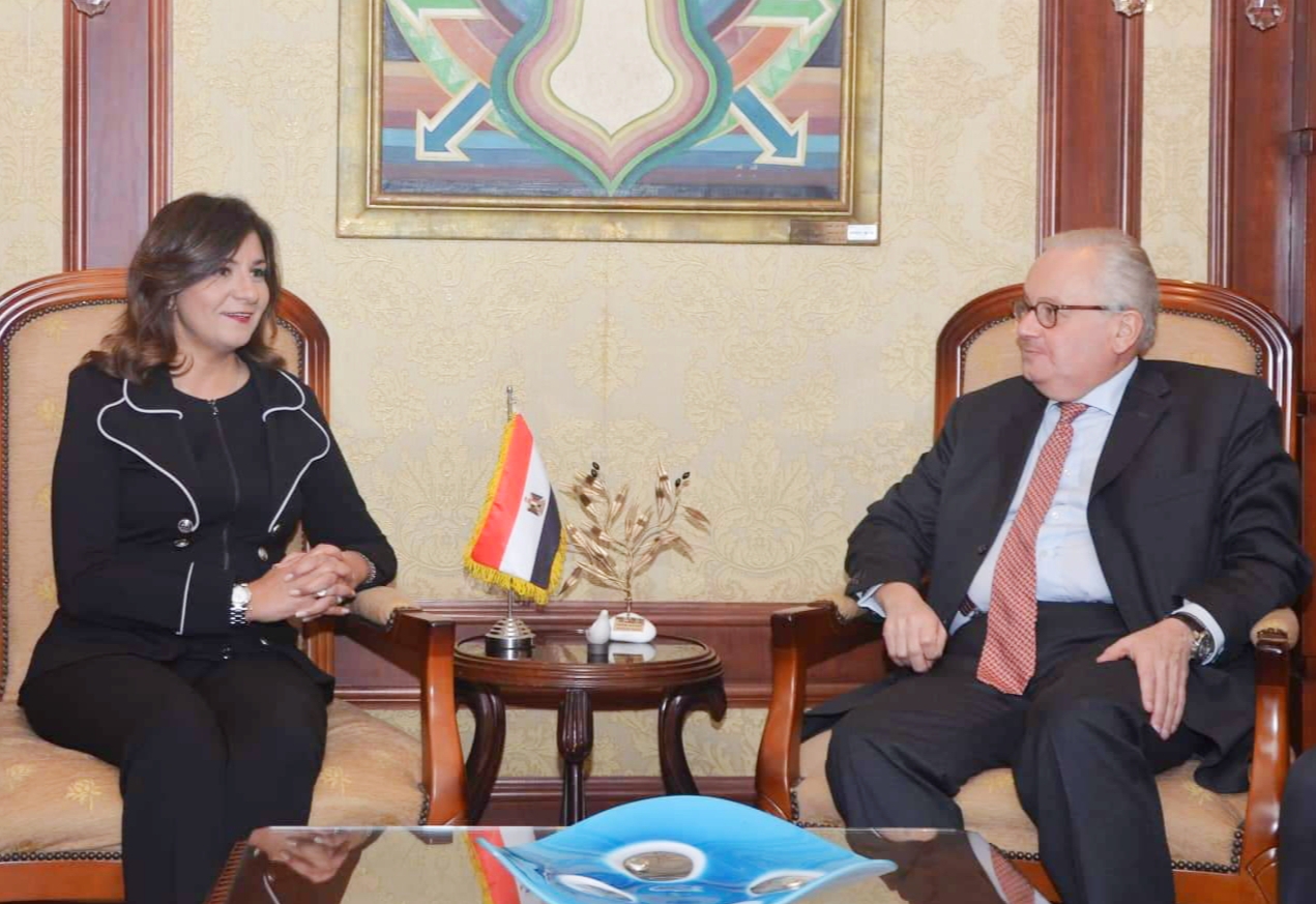 وزيرة الهجرة تلتقي سفير إيطاليا بالقاهرة  (3)