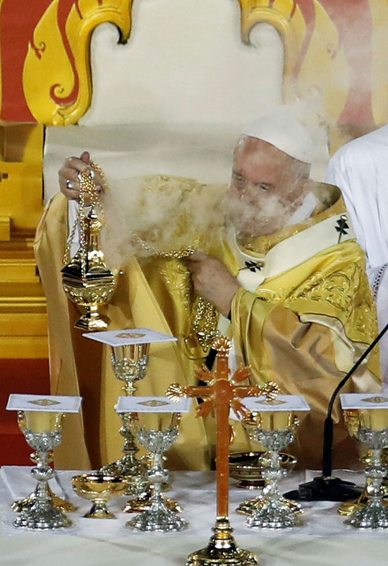 البابا خلال قيادته للقداس