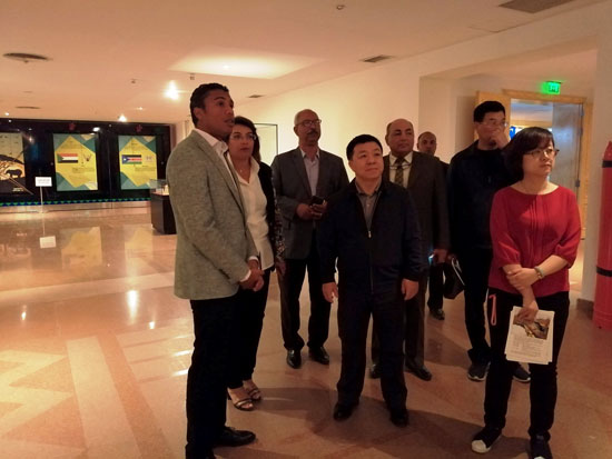 نائب وزير الرى بالصين فى جولة سياحية بمتحف النيل (3)