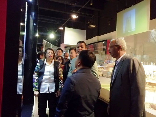 نائب وزير الرى بالصين فى جولة سياحية بمتحف النيل (16)