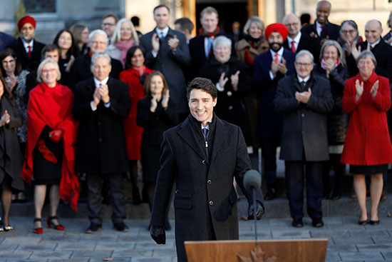 رئيس الوزراء الكندى يتقدم وزراء حكومته الجدد