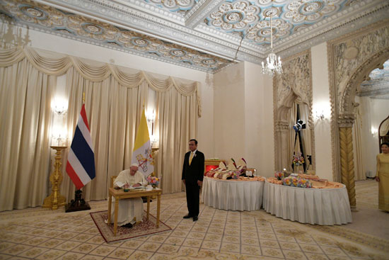 البابا-فرنسيس-ورئيس-الوزراء-التايلاندى