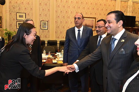 النائب علاء عابد رئيس لجنة حقوق الانسان مع وفد صينى (1)