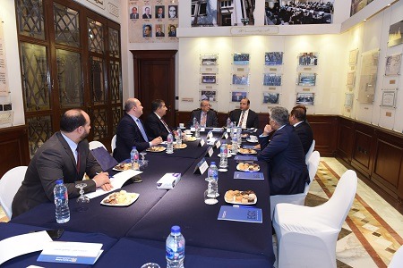 جانب من اجتماع رجال الأعمال الأردنيين مع رئيس البورصة بمقرها بوسط البلد