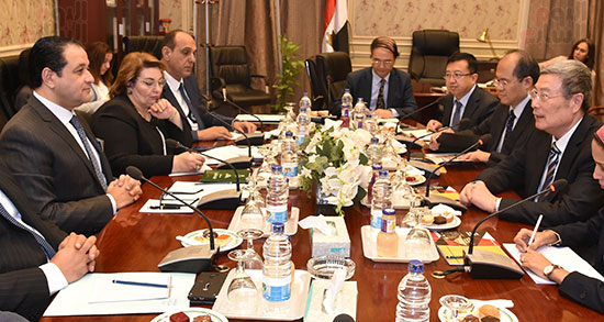 النائب علاء عابد رئيس لجنة حقوق الانسان مع وفد صينى (11)