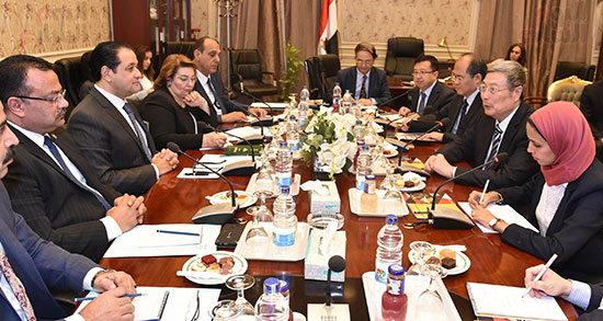 النائب علاء عابد رئيس لجنة حقوق الانسان مع وفد صينى (12)