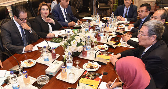 النائب علاء عابد رئيس لجنة حقوق الانسان مع وفد صينى (13)