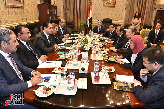 النائب علاء عابد رئيس لجنة حقوق الانسان مع وفد صينى (5)