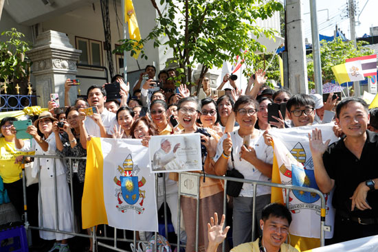 مسيحيو-تايلاند-يستقبلون-البابا-فى-بلادهم