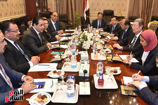 النائب علاء عابد رئيس لجنة حقوق الانسان مع وفد صينى (3)