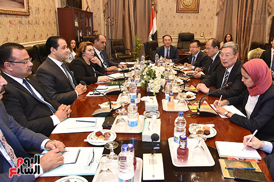النائب علاء عابد رئيس لجنة حقوق الانسان مع وفد صينى (10)