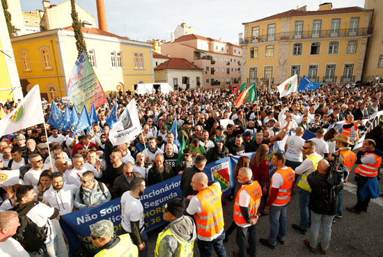 تظاهرات أمام البرلمان البرتغالى