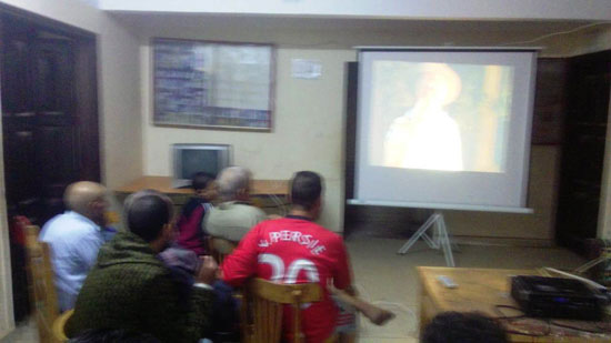 إقبال كبير من الشباب لمشاهدة مباراة نهائي بطولة أفريقيا (11)