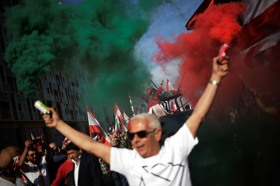 احتفالات المتظاهرين بعيد الاستقلال فى لبنان