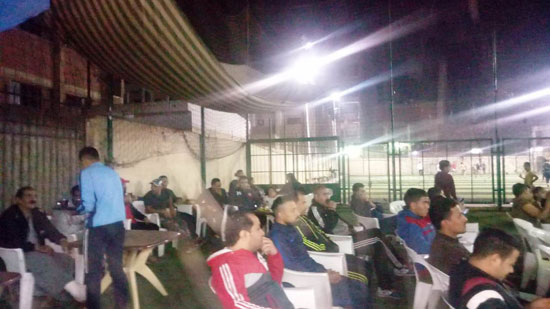 إقبال كبير من الشباب لمشاهدة مباراة نهائي بطولة أفريقيا (8)