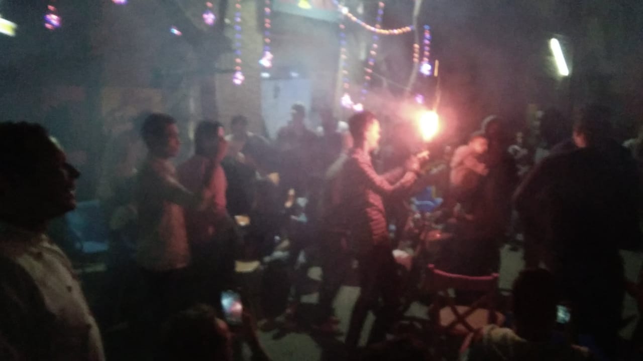 احتفالات بالشماريخ بشوارع الإسكندرية  (3)