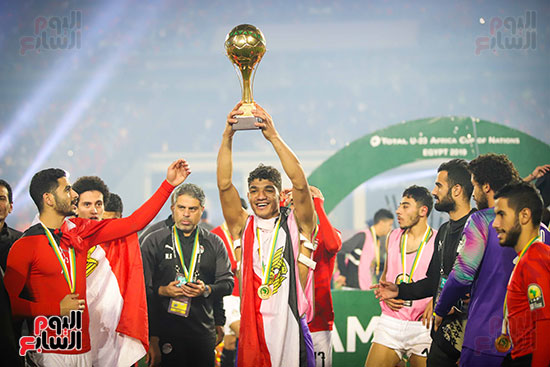 لحظة رفع المنتخب الأولمبى كأس بطولة أمم أفريقيا 2019  (39)