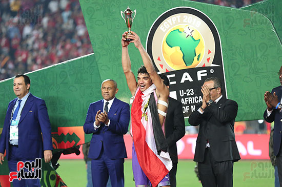 لحظة رفع المنتخب الأولمبى كأس بطولة أمم أفريقيا 2019 (6)