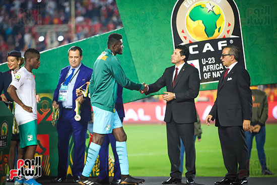 لحظة رفع المنتخب الأولمبى كأس بطولة أمم أفريقيا 2019  (23)