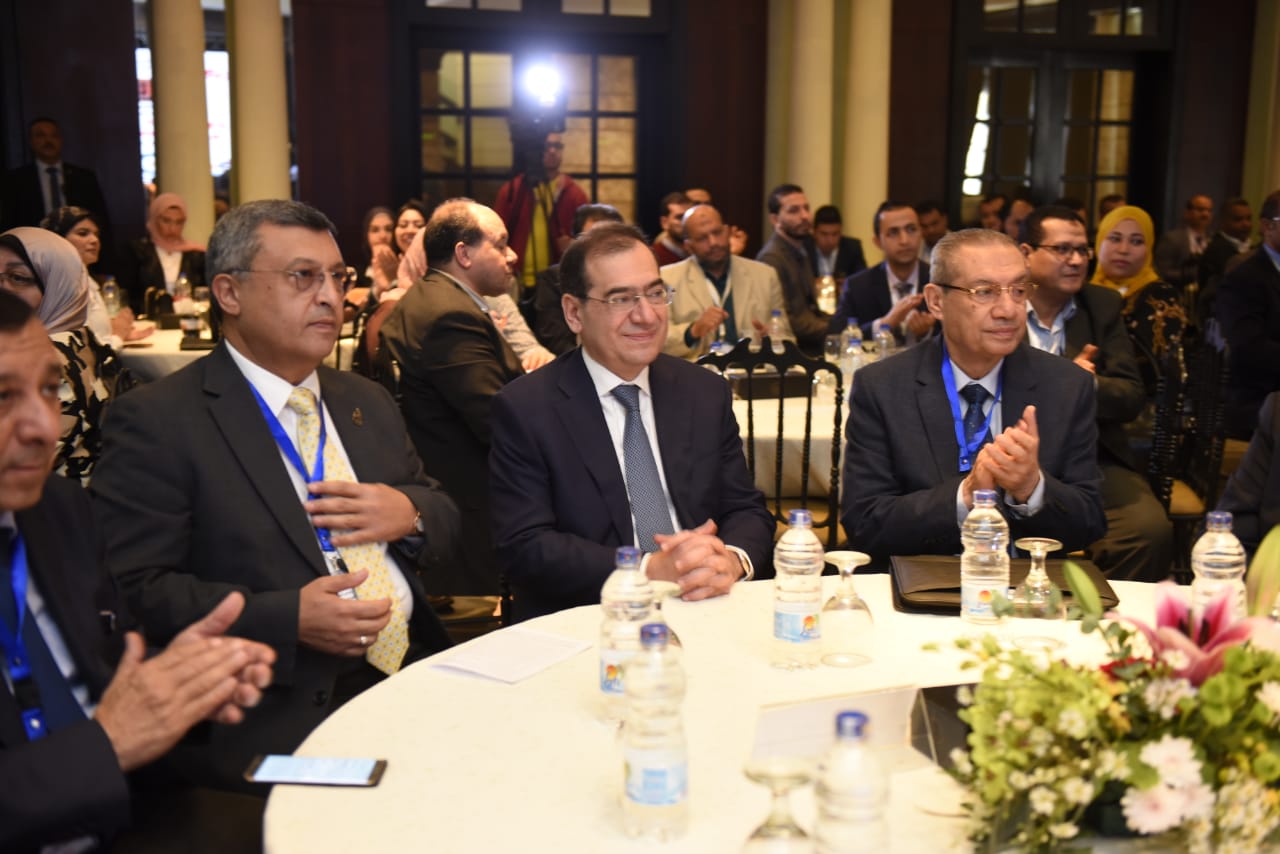 وزير البترول المهندس طارق الملا ووزير البترول الأسبق أسامة كمال خلال فعاليات المؤتمر