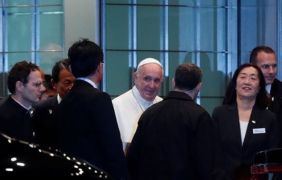 استقبال البابا فرانسيس فى مطار طوكيو