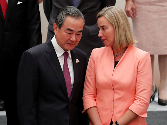 رئيسة السياسة الخارجية بالاتحاد الأوروبى مع وزير خارجية الصين