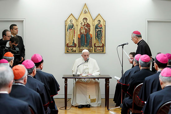 البابا فرانسيس يحضر اجتماعًا مع أساقفة سفارة الفاتيكان باليابان