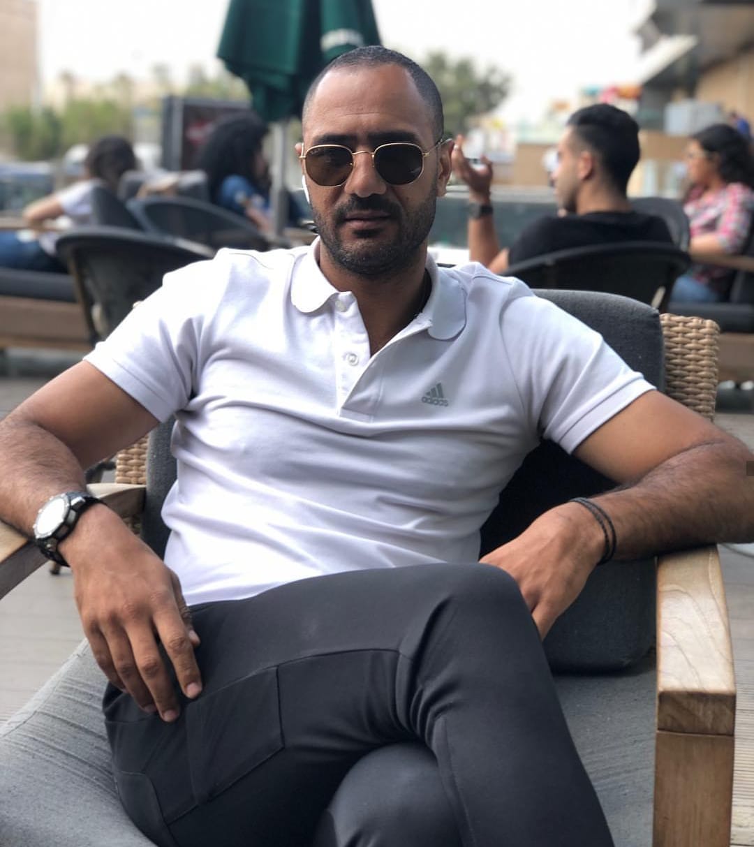 محمد شوقى بالنظارة الشمسية
