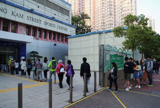انطلاق الانتخابات المحلية فى هونج كونج