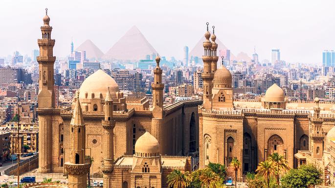 القاهرة والأهرامات