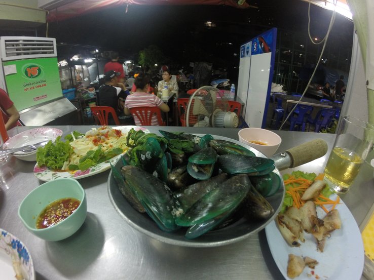 Talad-Huay-Kwang-Night-Food-Market