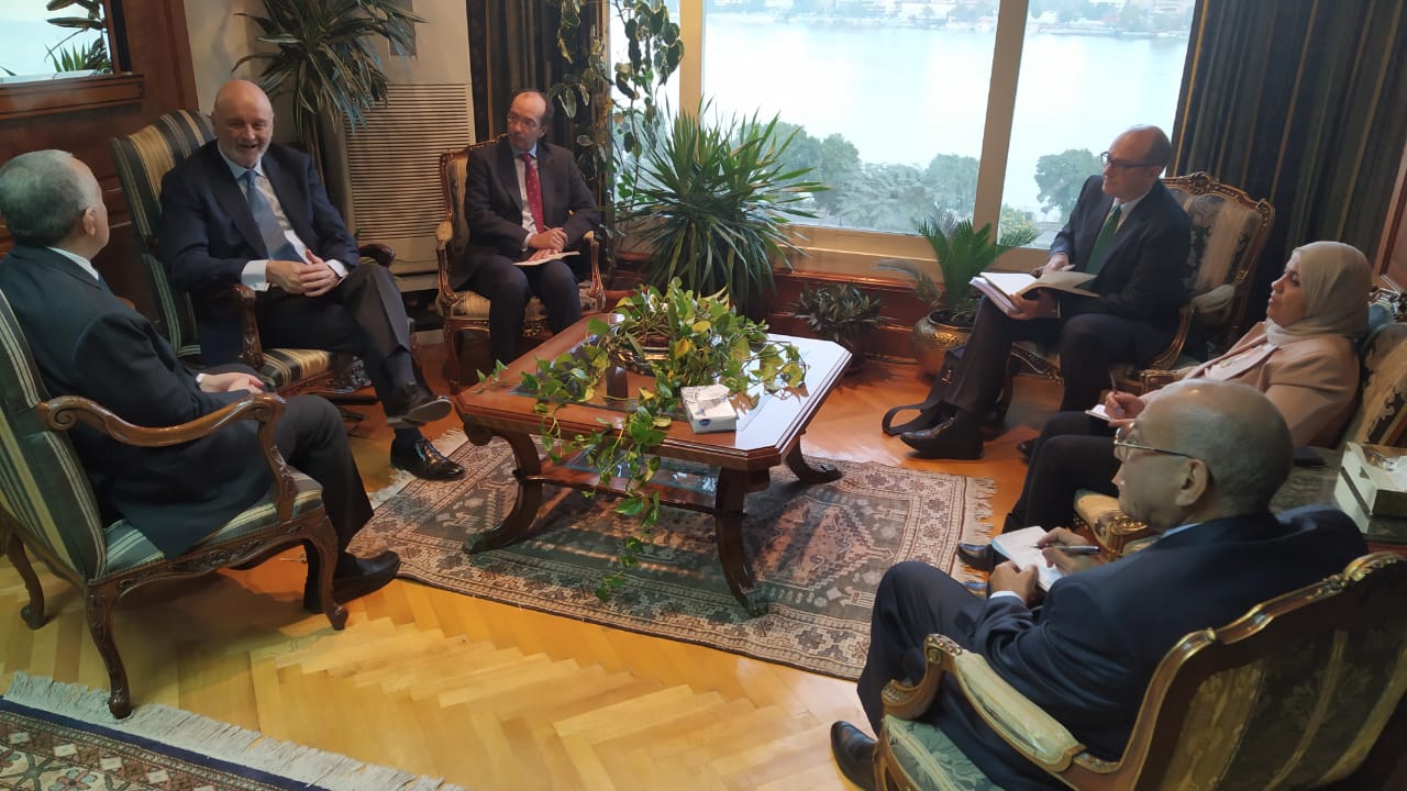 لقاء وزير الرى و السفير الأسباني بمصر  (2)