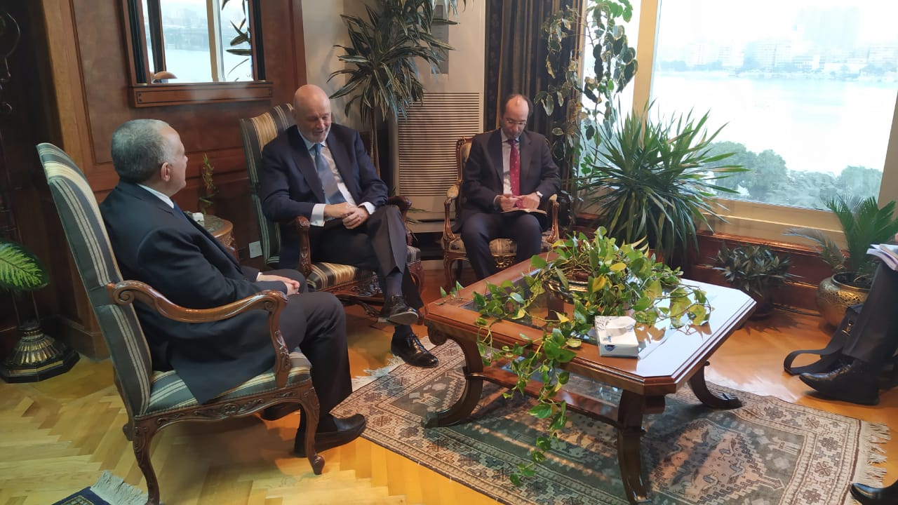 لقاء وزير الرى و السفير الأسباني بمصر  (1)
