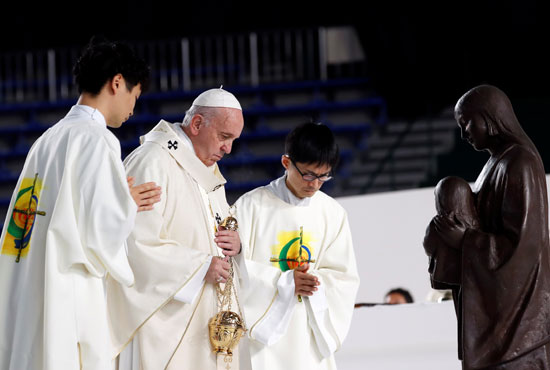 البابا-فرنسيس-يصلى-من-أجل-ضحايا-الكوارث