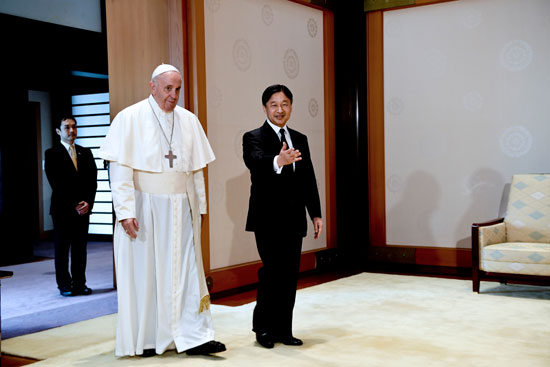 اجتماع-البابا-مع-امبراطور-اليابان-استغرق-20-دقيقة