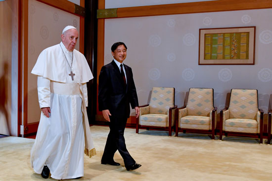 البابا-فرنسيس-يلتقى-إمبراطور-اليابان