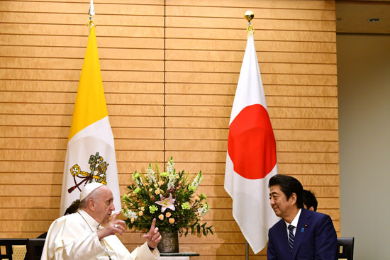 حوار-بين-البابا-ورئيس-وزراء-اليابان