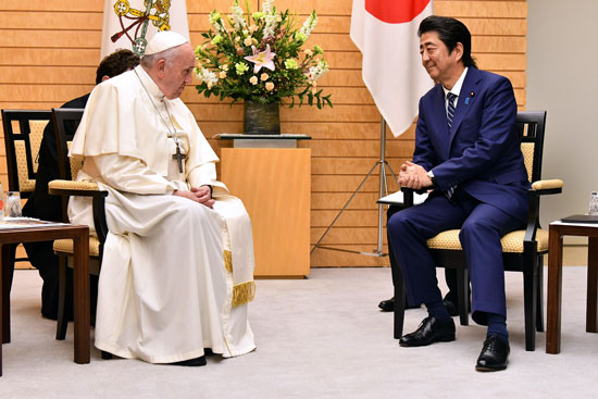 البابا-فرنسيس-فى-ضيافة-رئيس-وزراء-اليابان
