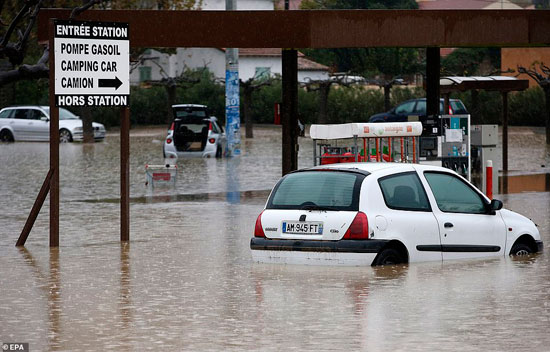 غرق-السيارات-فى-مياه-الفيضانات