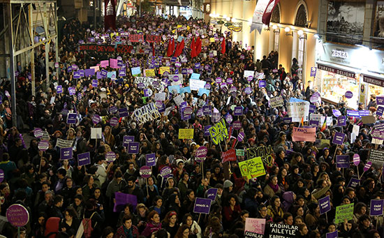 مسيرة تطالب مواجهة قتل النساء فى تركيا