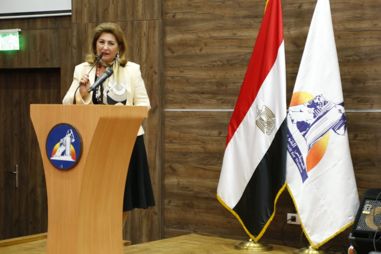 رئيسة القومى للمرأة تلتقى زوجات سفراء مصر بالخارج والسفيرات الأجانب  (6)