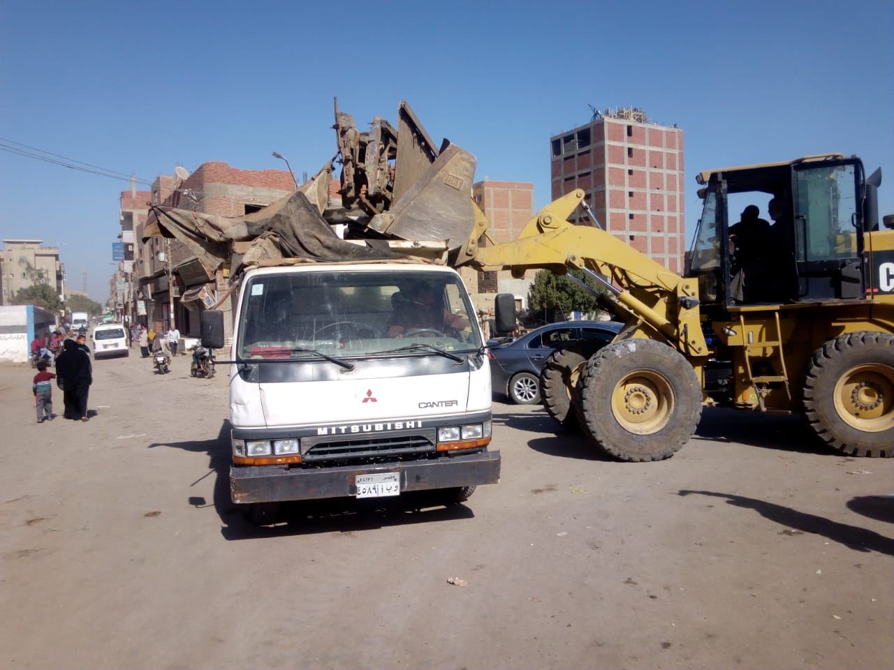 إزالة إشغالات وتعديات بشوارع بنى سويف (3)