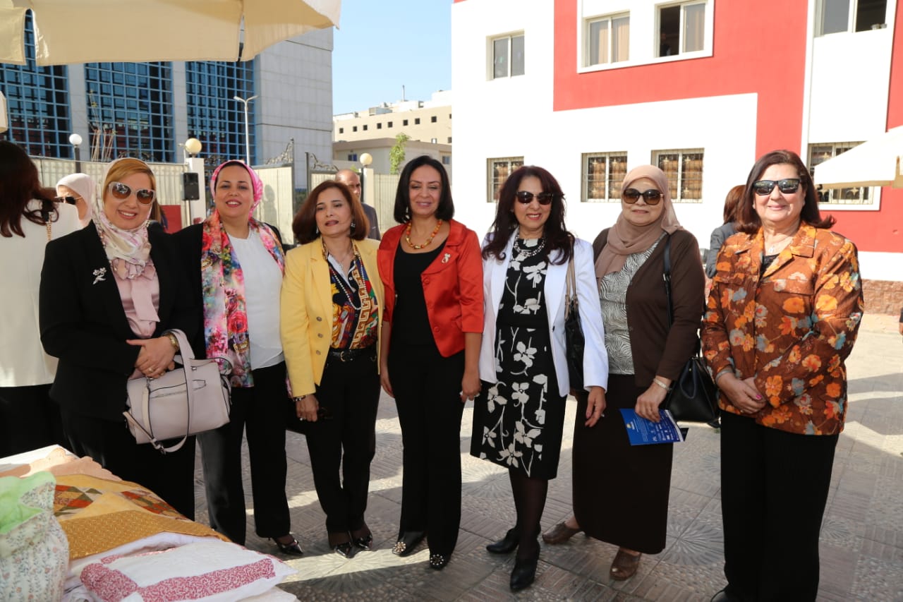 رئيسة القومى للمرأة تلتقى زوجات سفراء مصر بالخارج والسفيرات الأجانب  (1)