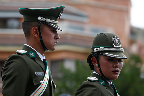 ضابط وضابطة بأكاديمية الشرطة فى بوليفيا